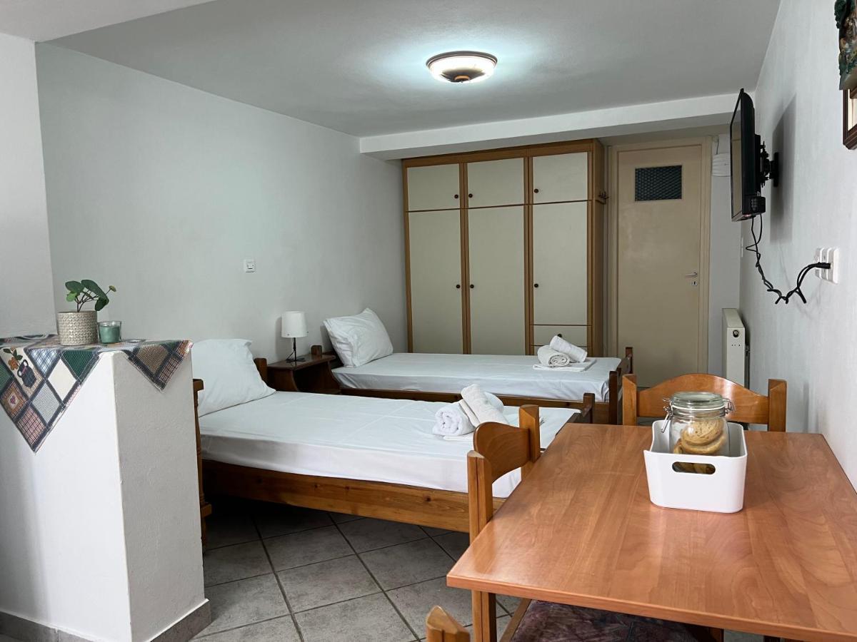Athina Rooms Karvounades Kültér fotó