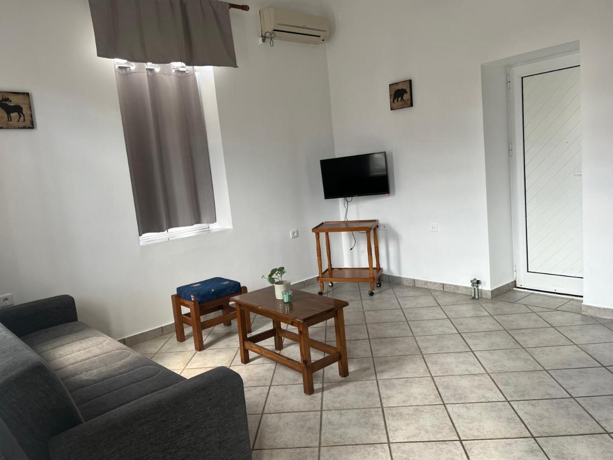 Athina Rooms Karvounades Kültér fotó