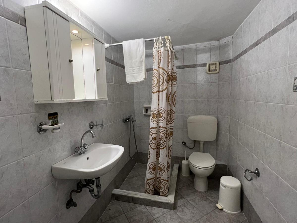 Athina Rooms Karvounades Kültér fotó