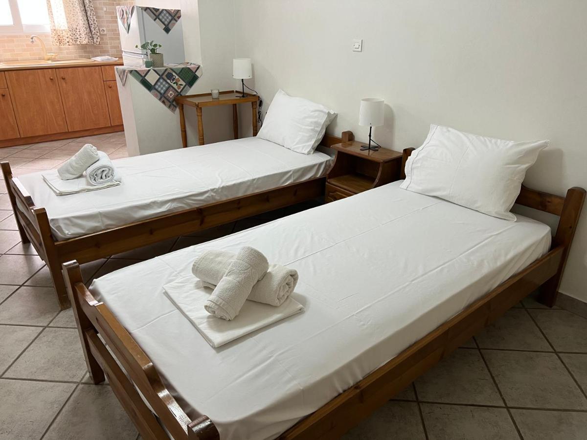 Athina Rooms Karvounades Kültér fotó
